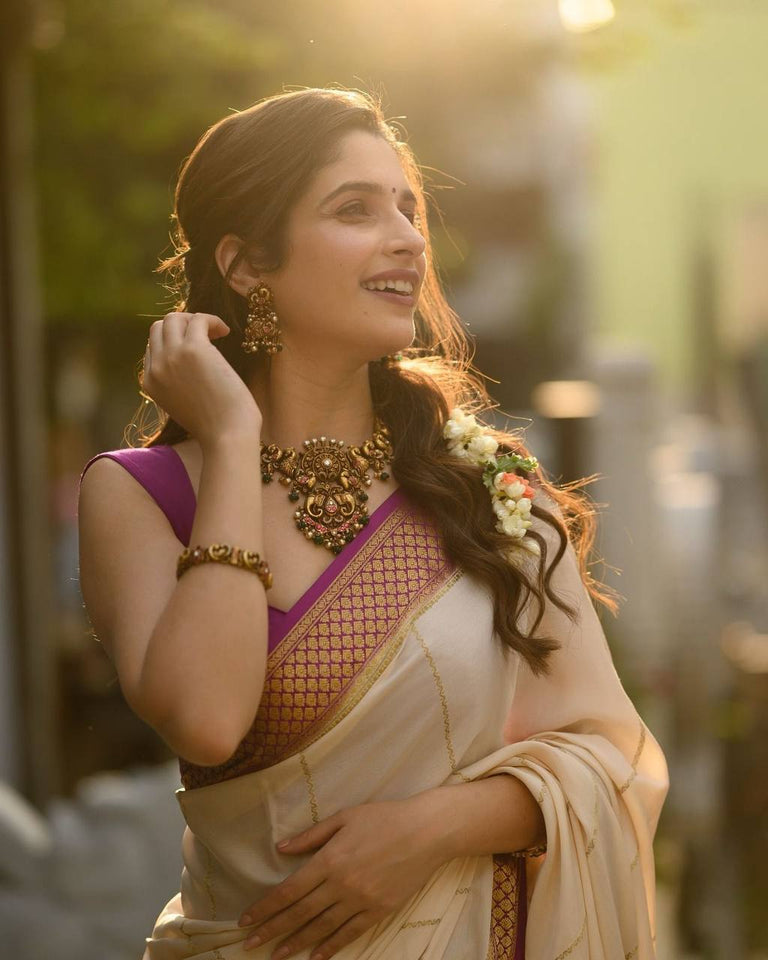 Rich Look Off White Color Saree With Blue Jacquard Border & Running Unstitched Blouse Piece